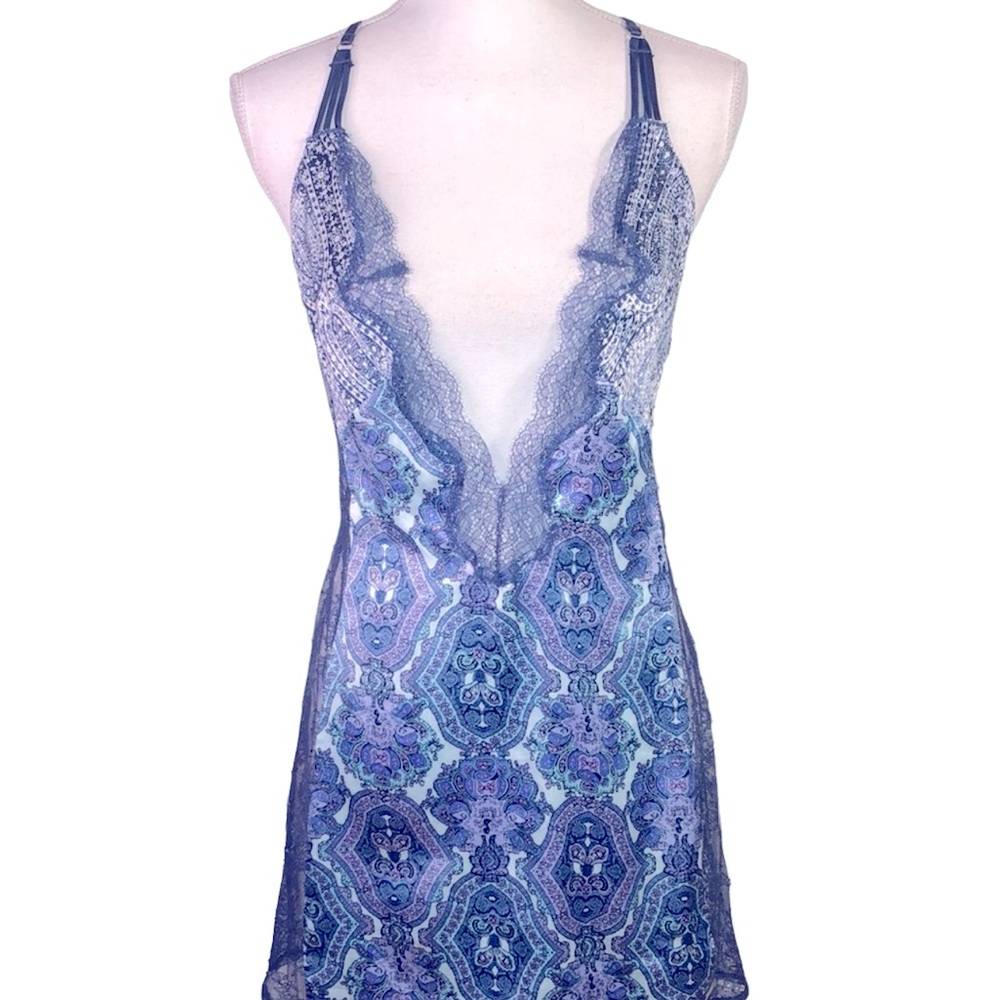 Victoria’s Secret Paisley Blue Satin Low Back Nightie Negligee Size Medium